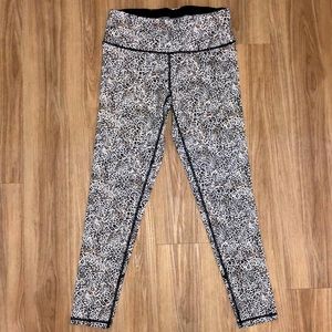 NWOT New Victoria Sport Leopard Print Leggings!